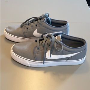 Nike casual tennis shoes